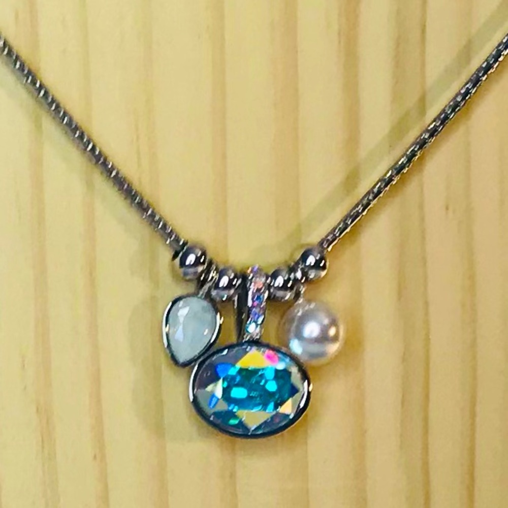 Get Together Necklace, Crystal Aurore Boreale
Item 2022N